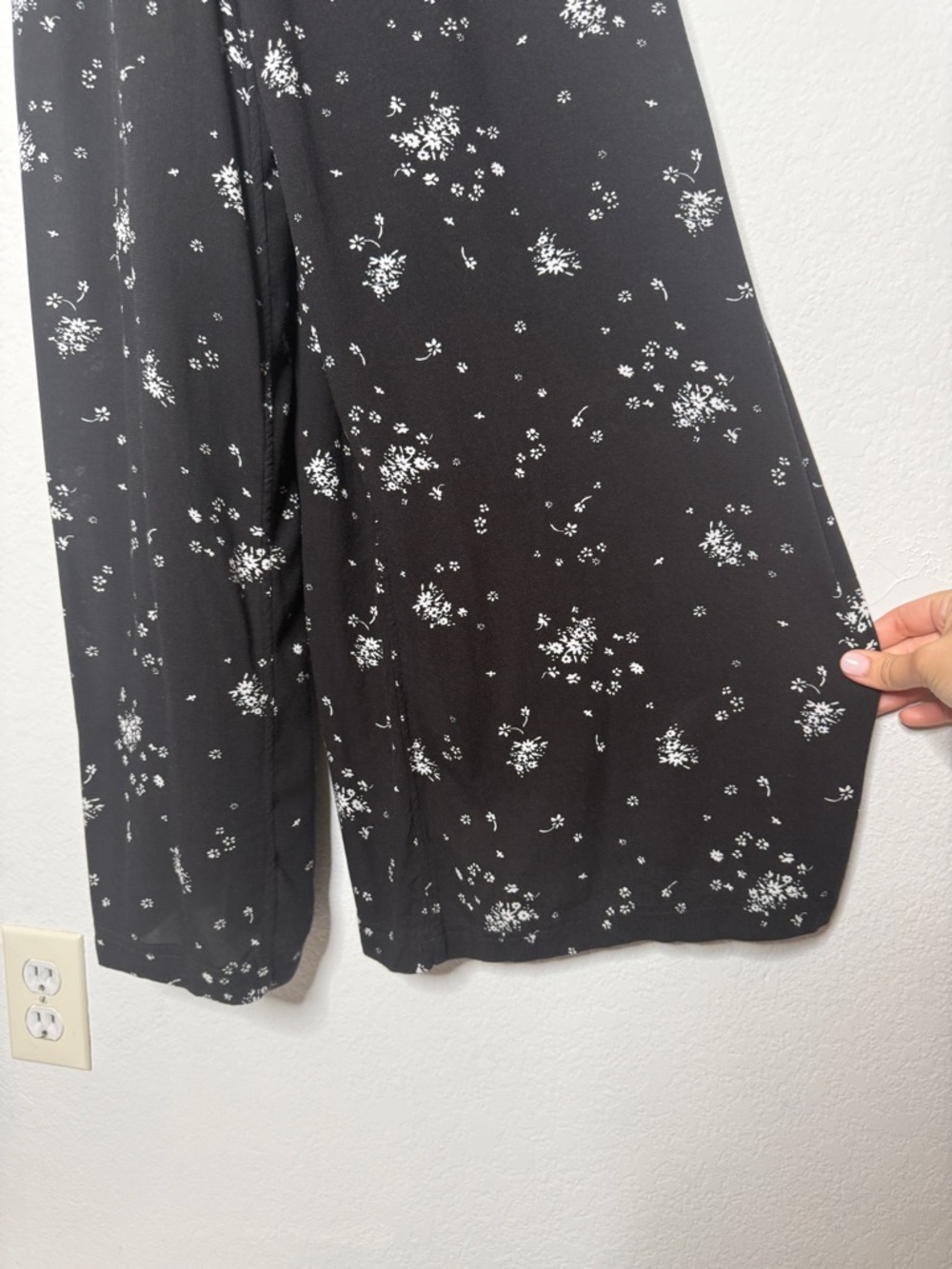 Free People Sweet in the Streets Floral Overalls Rayon Wide Leg Pockets Size M - Picture 5 of 11